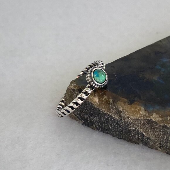 Sterling Silver 925 Dainty Minimalist Round Turquoise Twisted Band Ring Sz 5.25 - Picture 3 of 16
